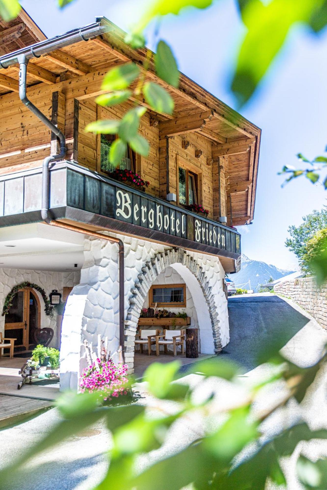 Frieden Das Alpine Panorama Hotel Hochpillberg エクステリア 写真